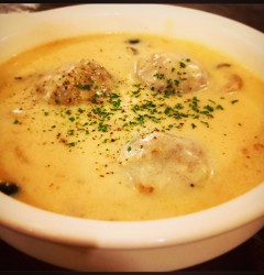 「里芋と肉だんごのクリームシチュー」！