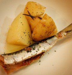 新じゃがといわしのコンフィ！