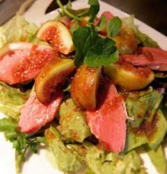 フレッシュいちじくと合鴨スモークのサラダ