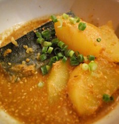 サバとじゃがいものごま味噌煮