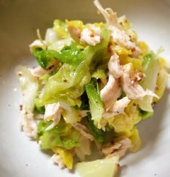 春キャベツと蒸し鶏のサラダ