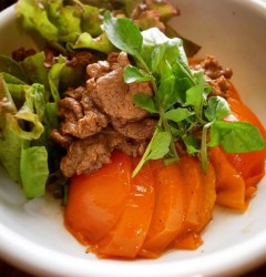 トマトと牛肉マリネの焼きサラダ