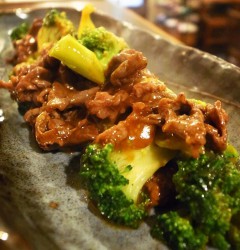 牛肉とブロッコリーのオイスターソース炒め