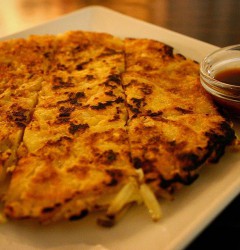 新じゃがとエビのチヂミ