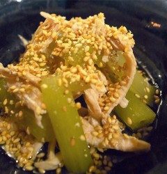 ふきと蒸し鶏の煮びたし（ごま風味）