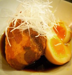 豚の角煮（半熟玉子添え）