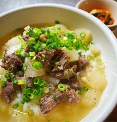 あつあつの汁ご飯「牛すね肉 と大根のコムタンクッパ」！