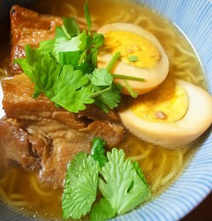 ベトナム風角煮ラーメン