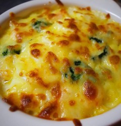 エビとブロッコリー、ゆで玉子のマカロニグラタン！