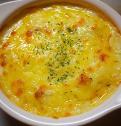 里芋と長ねぎのミートソースグラタン