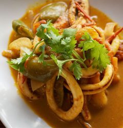 イカのスリランカ風スパイス炒め