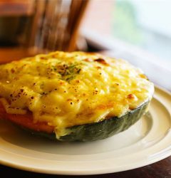 坊ちゃんかぼちゃのスパイストマトグラタン