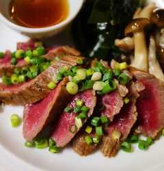 牛たたきの梅酒マリネ