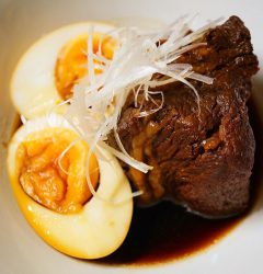 牛角煮（半熟玉子添え）